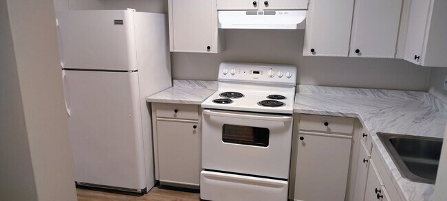 Foto del edificio - 8150 Troost Ave