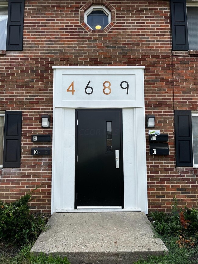 Building Photo - 4689 Hilton Ave