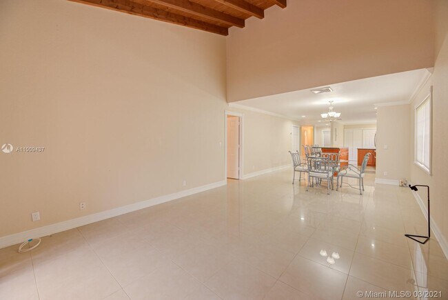 Foto del edificio - 3719 Estepona Ave