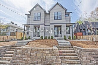 Building Photo - 1528 N Watts St