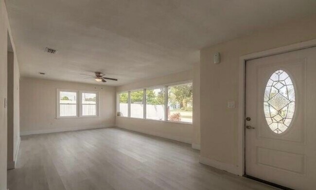 Building Photo - 326 Ribault Ave