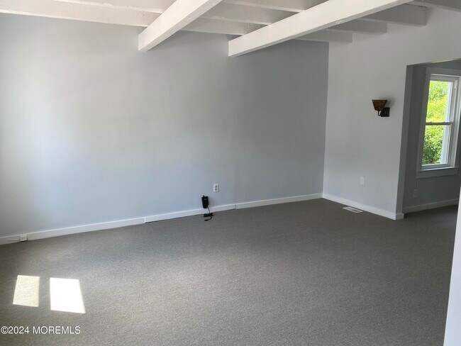 Building Photo - 57 Linden Pl