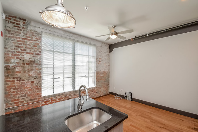 Foto del edificio - Burr Lofts