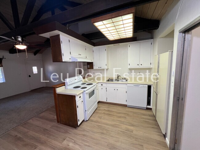 Foto del edificio - 4844 Golden St