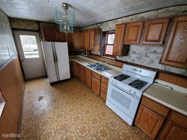 Building Photo - 3 br, 1 bath House - 12 Hunter Ave A Unit A