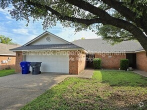 Building Photo - 10161 Valencia Dr