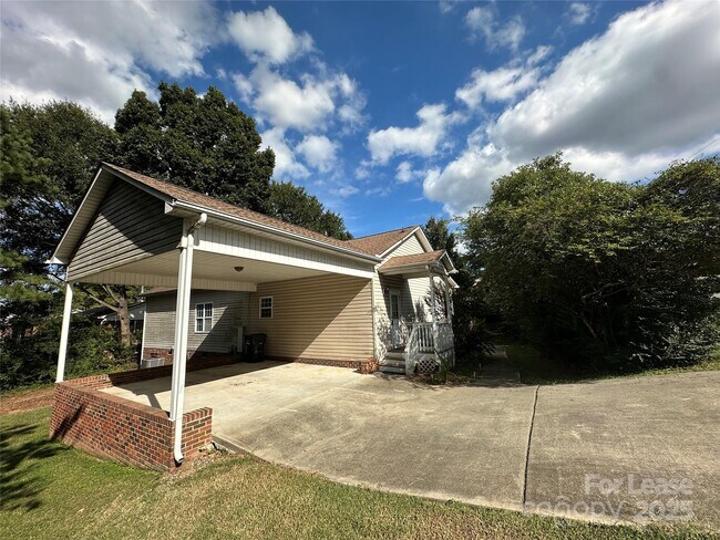 Foto del edificio - 3331 Robinwood Rd