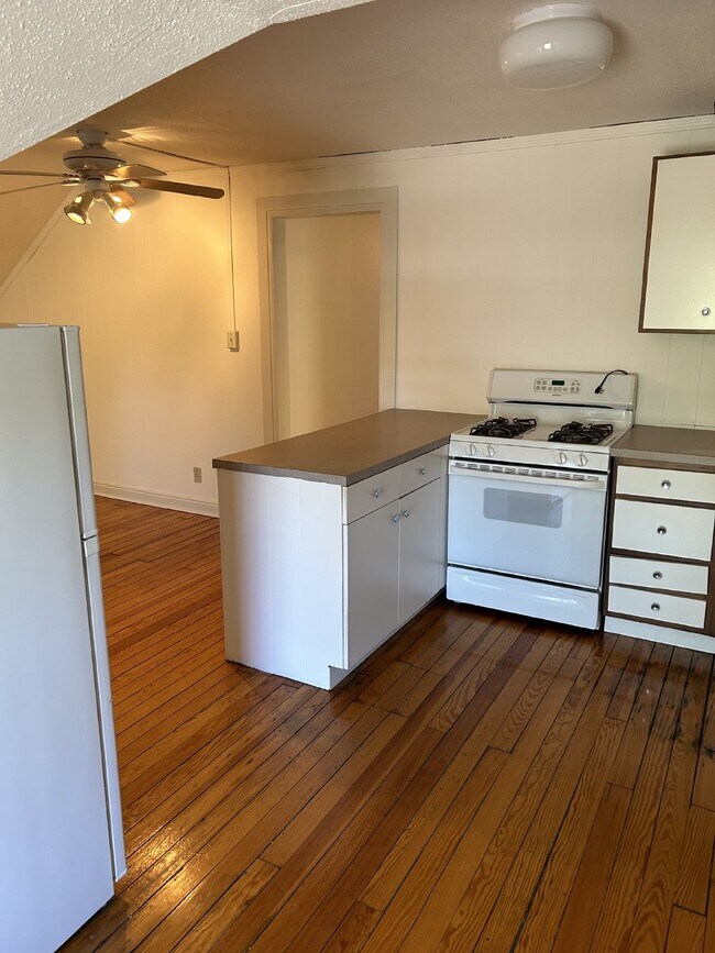 Building Photo - "Charming 2-Bedroom Apartment in the Heart of Denver – Your Cozy Urban Retreat!"