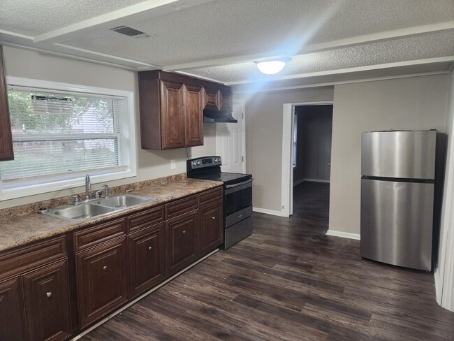 Foto del edificio - 3949 Forest Ave W