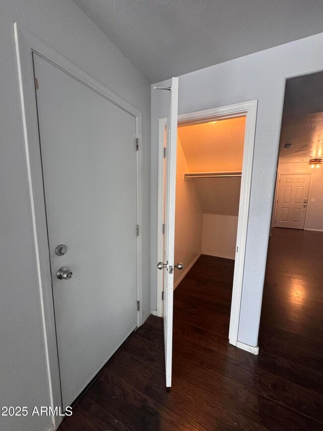 Building Photo - 6409 W Orchid Ln