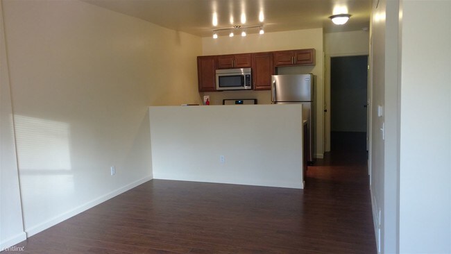 Building Photo - 2 br, 1 bath Apartment - 4021 Haldane St