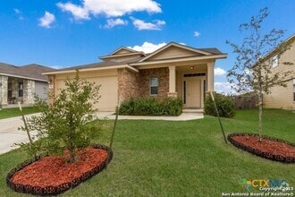 Building Photo - 786 Great Oaks Dr