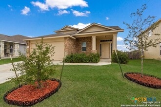 Building Photo - 786 Great Oaks Dr