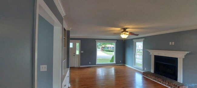 Building Photo - 13031 Camelot Dr SE