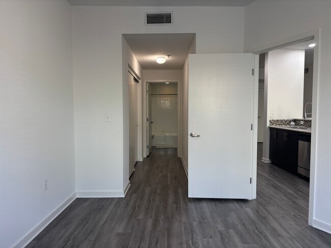 Interior Photo - Canvas LA