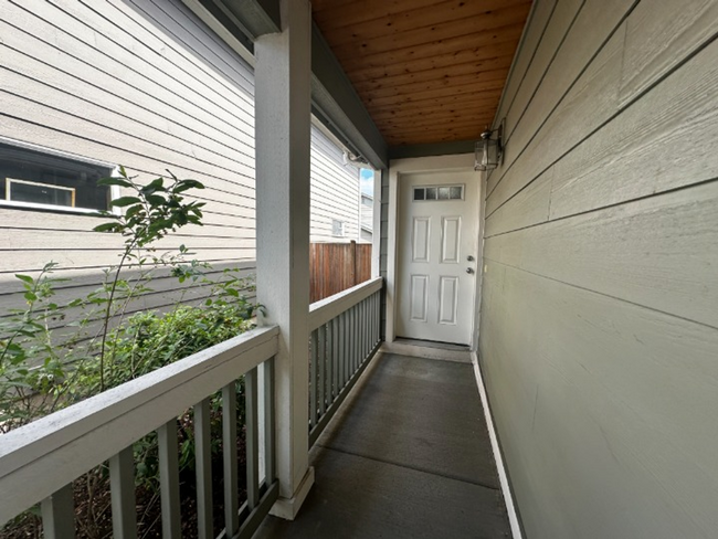 Foto del edificio - Beautiful 4-Bedroom 2.5-Bathroom Home in M...