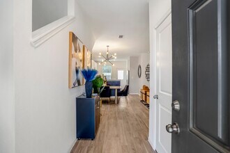 Building Photo - 10477 Pineland Dr