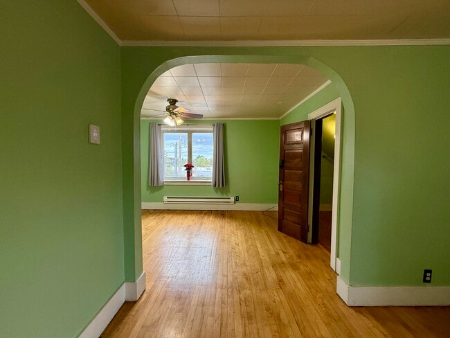 Building Photo - 657 Lake Ave