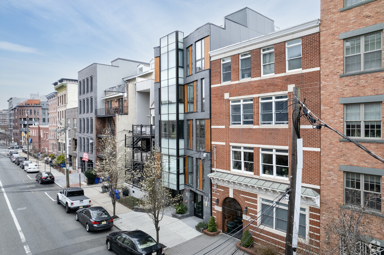Foto principal - 70 Monroe St