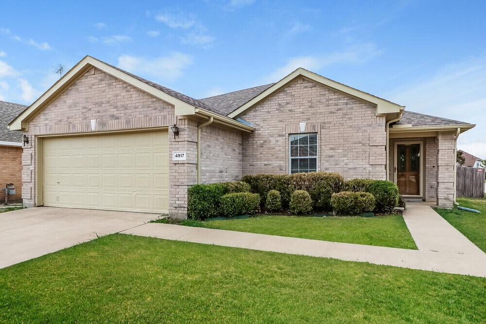 Primary Photo - 4917 Palm Ridge Dr