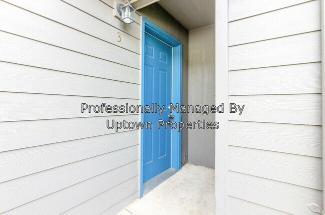 Building Photo - Conveniently Located 2 Bedroom