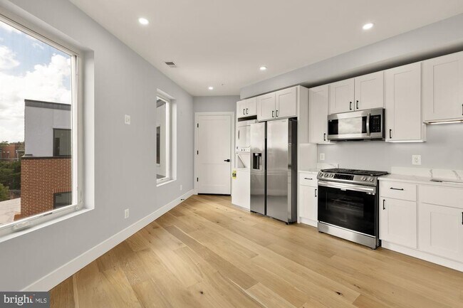 Foto del edificio - 3215 Mt Pleasant St NW