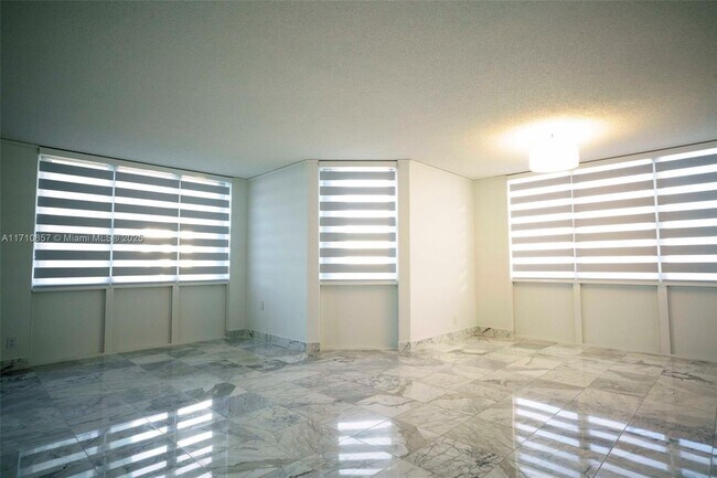 Foto del edificio - 1925 Brickell Ave