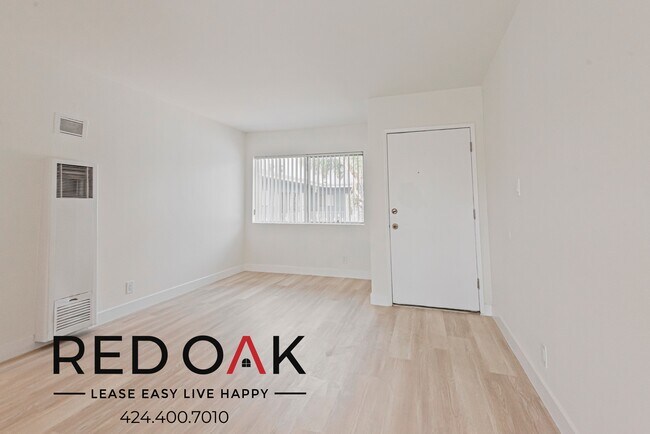 Building Photo - *LOW DEPOSIT* Lovely Two Bedroom with Incl...