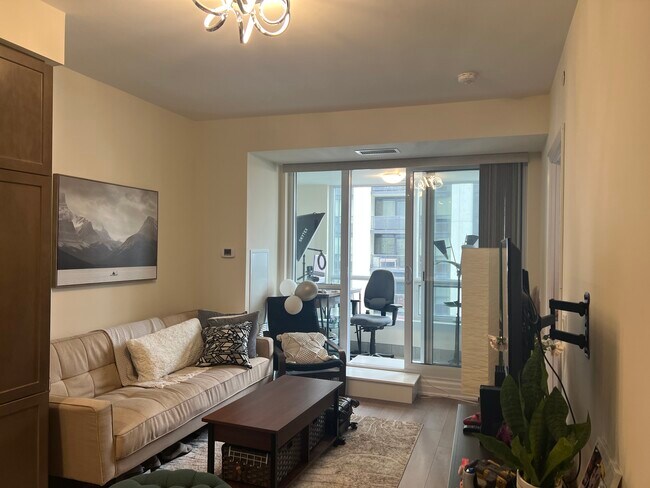 Living Room & Solarium - 9085 Jane St