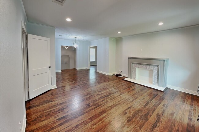 Building Photo - Designer Updates, Timeless Charm & an Unbeatable Fort Worth Location!