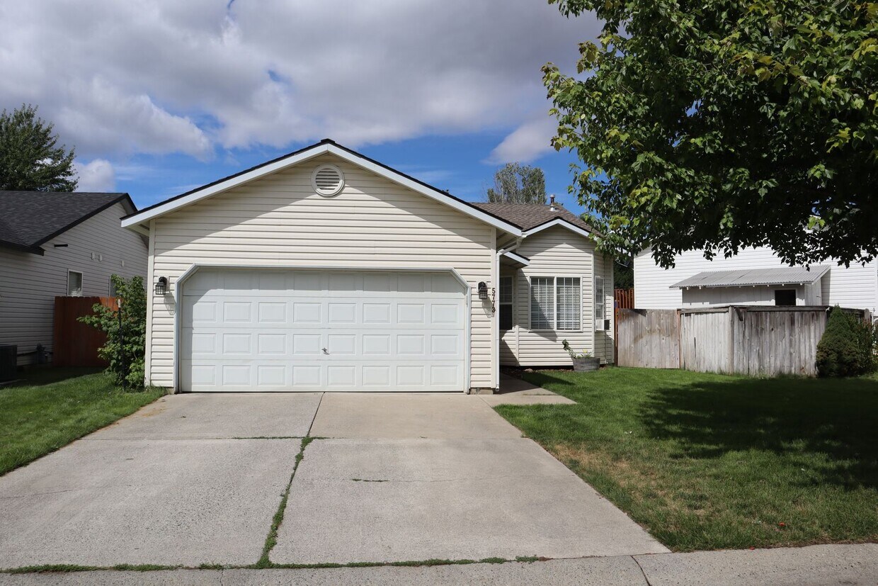 Primary Photo - Home in CDA Place
