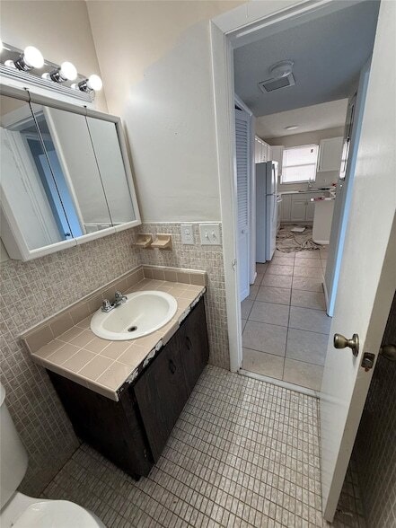 Photo - 1235 W River Dr Apartment