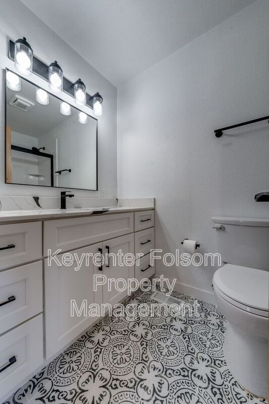 Foto del edificio - 5800 McKinley Dr