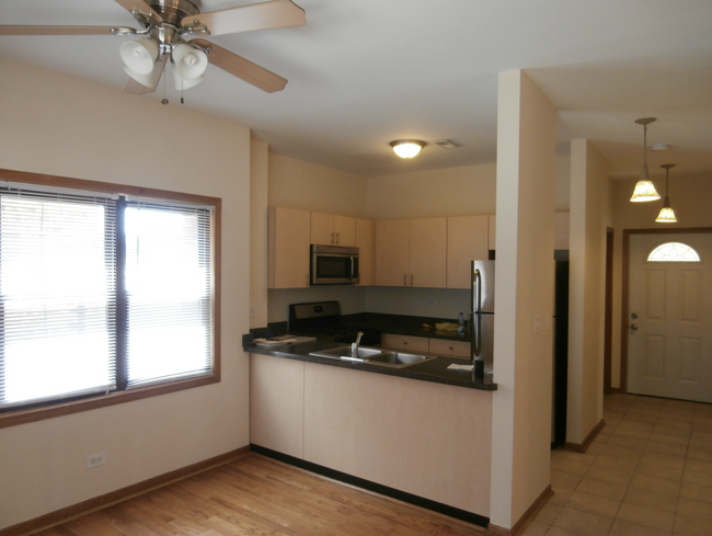 Modern Kitchen/Dining Space - 4955 N Damen Ave