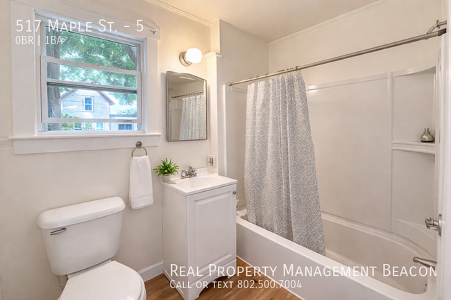 Building Photo - 517 Maple St