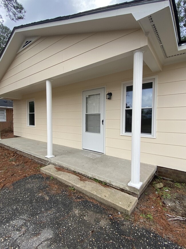 Building Photo - 4935 Walnut Dr