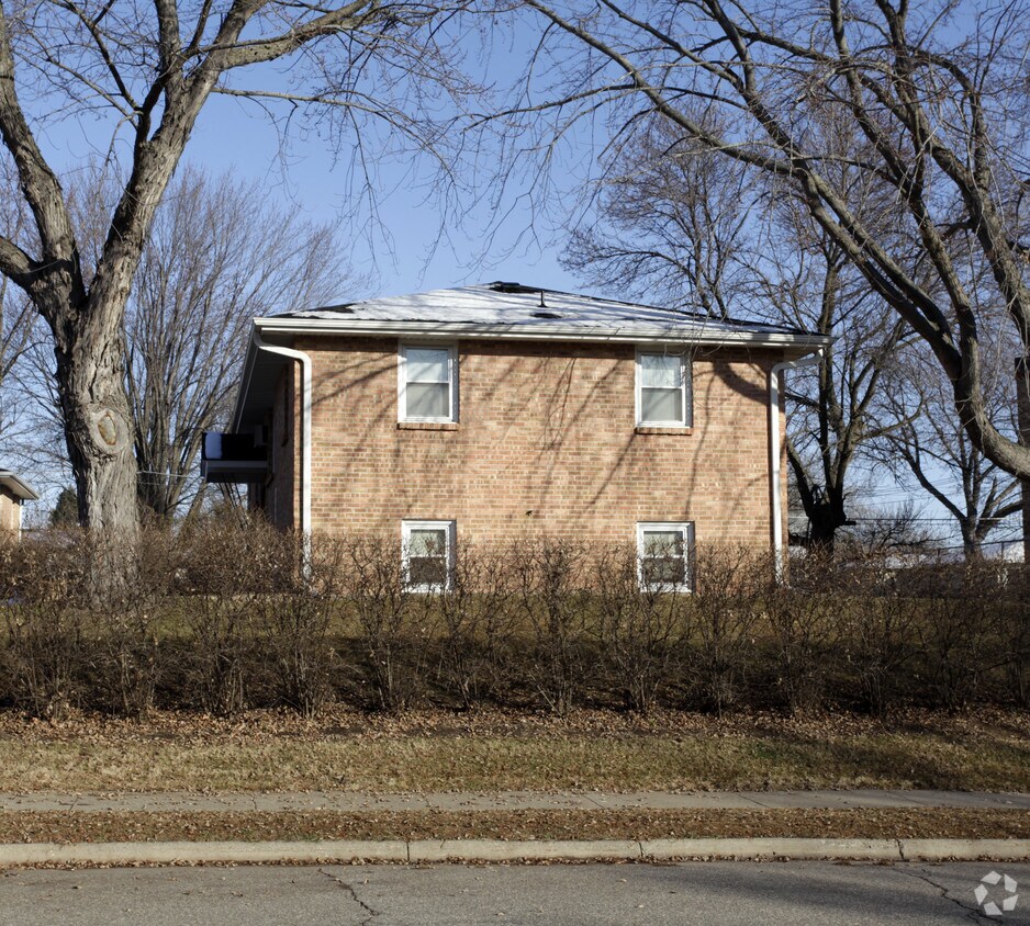 Building Photo - 501-521 18th St E