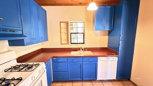 Foto del edificio - 54080 Pine Crest Ave