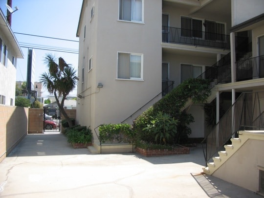 Building Photo - 3653 Overland Ave