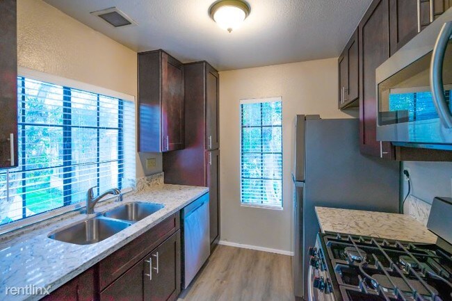 Foto del edificio - 8538 Summerdale Rd
