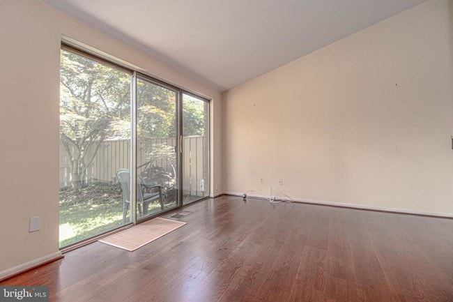 Building Photo - 205 Deer Fox Ln
