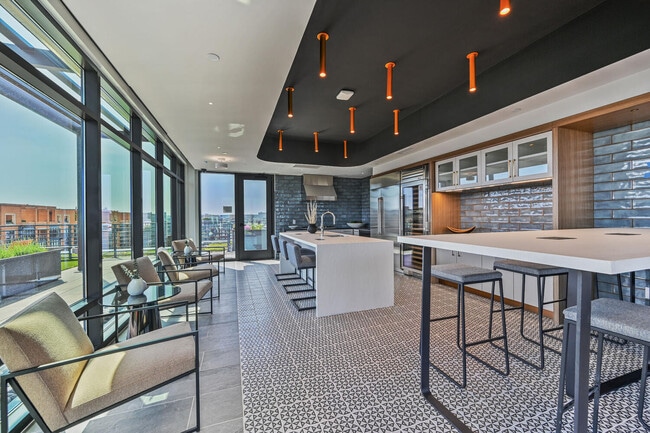 Building Photo - Claret