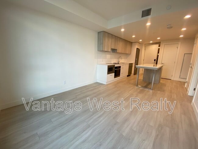 Building Photo - 3699-3699 Capozzi Rd