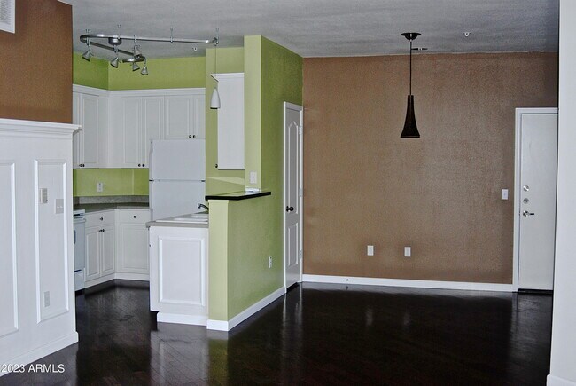 Building Photo - 1701 E Colter St