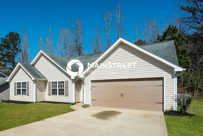 Building Photo - 3 Bedroom Pet-Friendly Home in NEWNAN, GA with Main Street Renewal