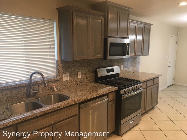 Building Photo - 1153 Panama Ln