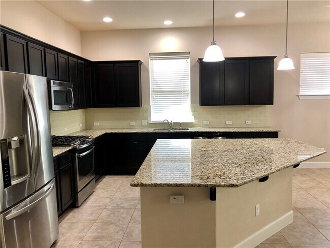 Foto del edificio - 629 Loma Cedro Bend