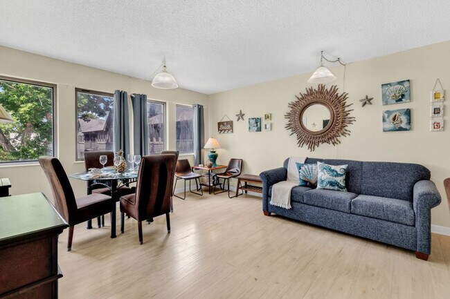 Foto del edificio - 983 Cayman Ct