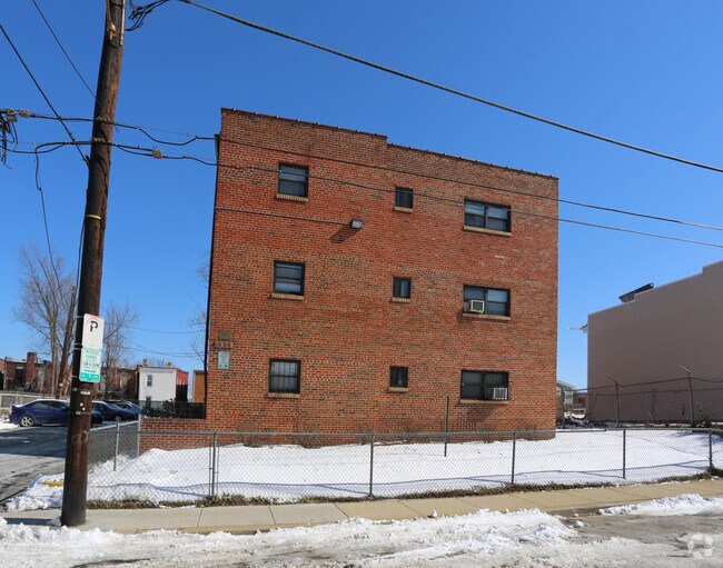 Building Photo - 1835 Central Pl NE