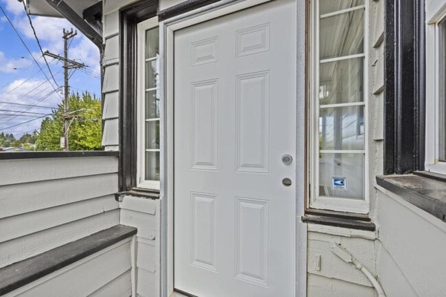 Building Photo - 2 bedroom in Seattle WA 98136
